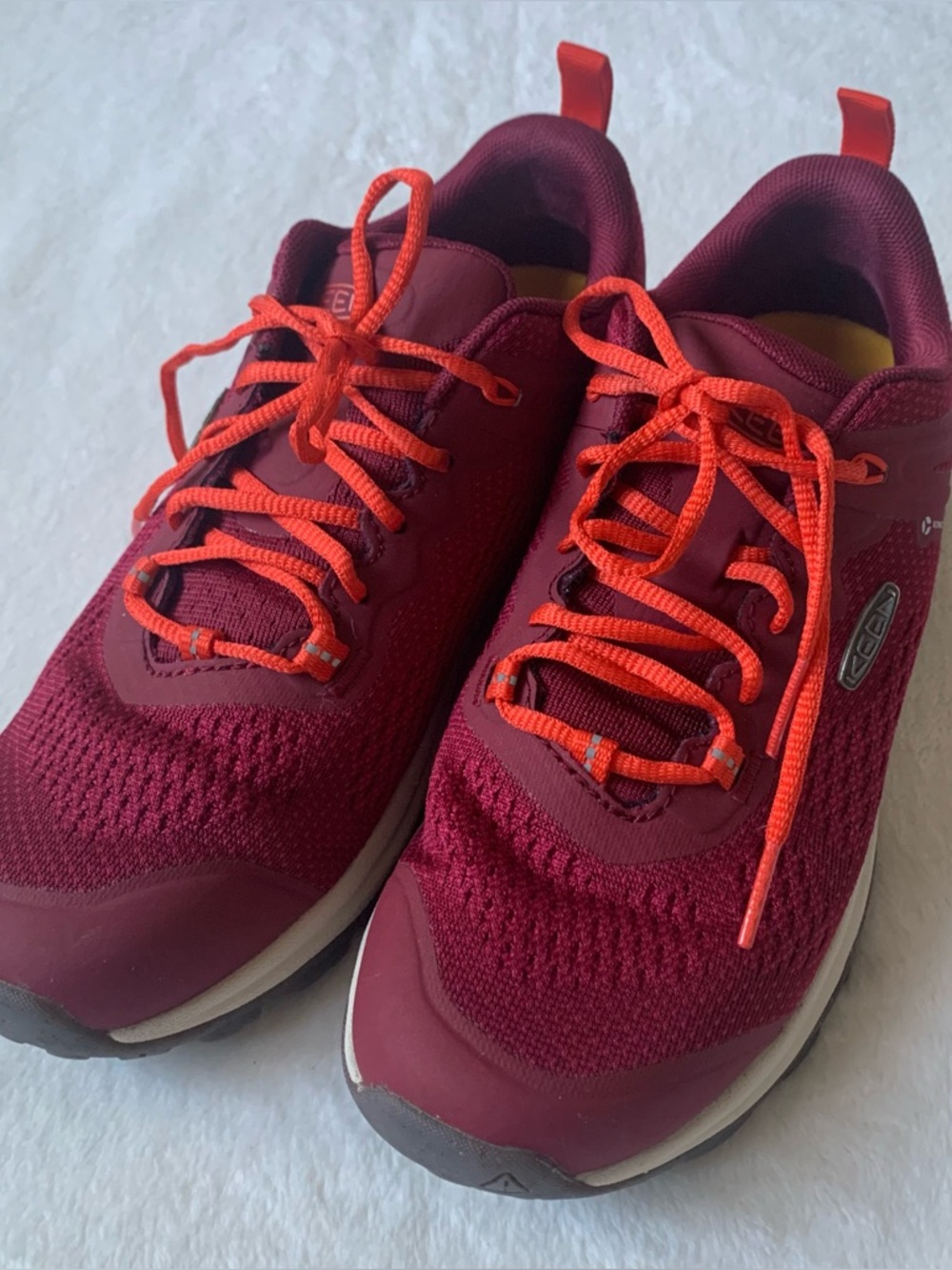 Keen Women's Wine Vent Athletic Shoes Size 6